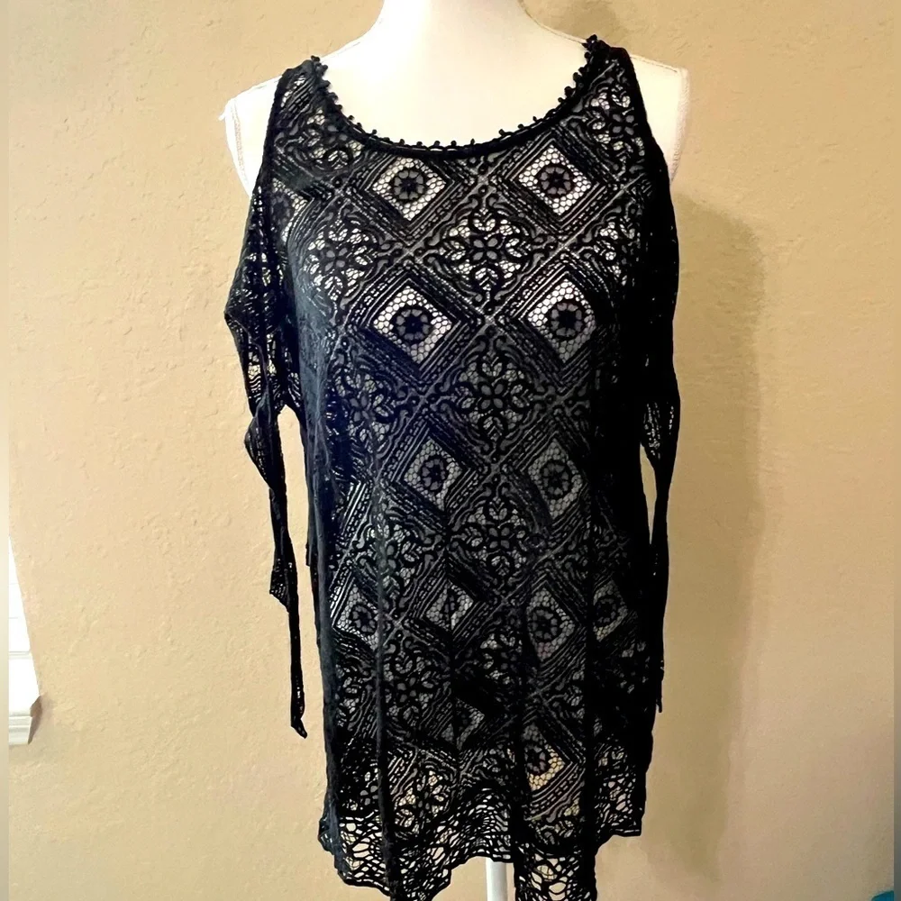 Free People ‘Geo Sands’ Cold Shoulder Lace Top